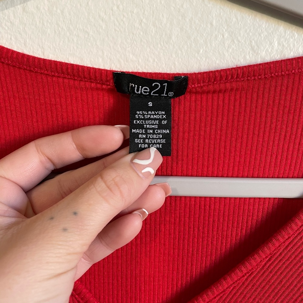 Red Rue21 Scrunched Tee - Picture 2 of 2